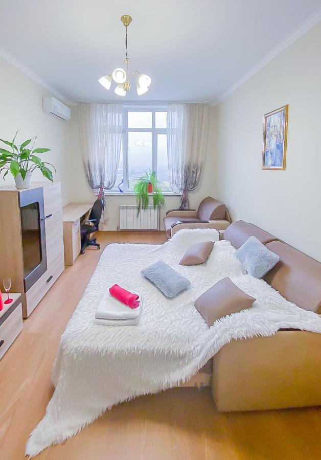 Rent Kiev Apartment 2 Min Metro Chernihivska エクステリア 写真
